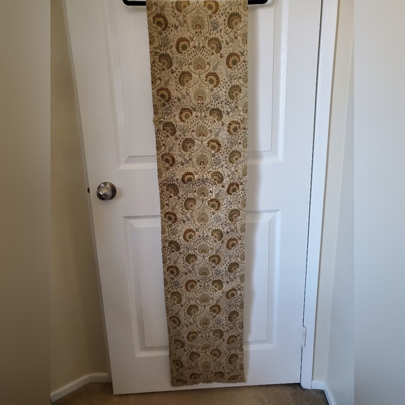 Sage Green Floral Pattern Woven Table Runner - Picture 4 of 8